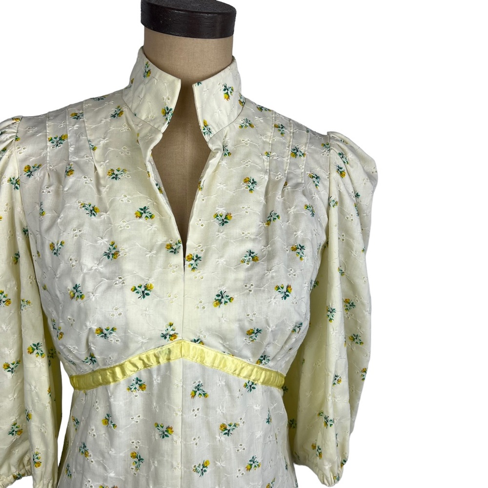 Vintage 1960s handmade pale yellow eyelet floral maxi dress‎ - Picture 2 of 15